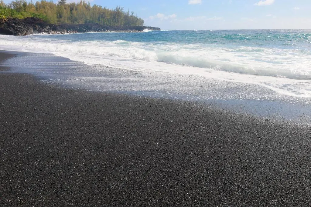 Holiday home Kehena Black Sand Beach House - Ocean View Swim Spa Pahoa